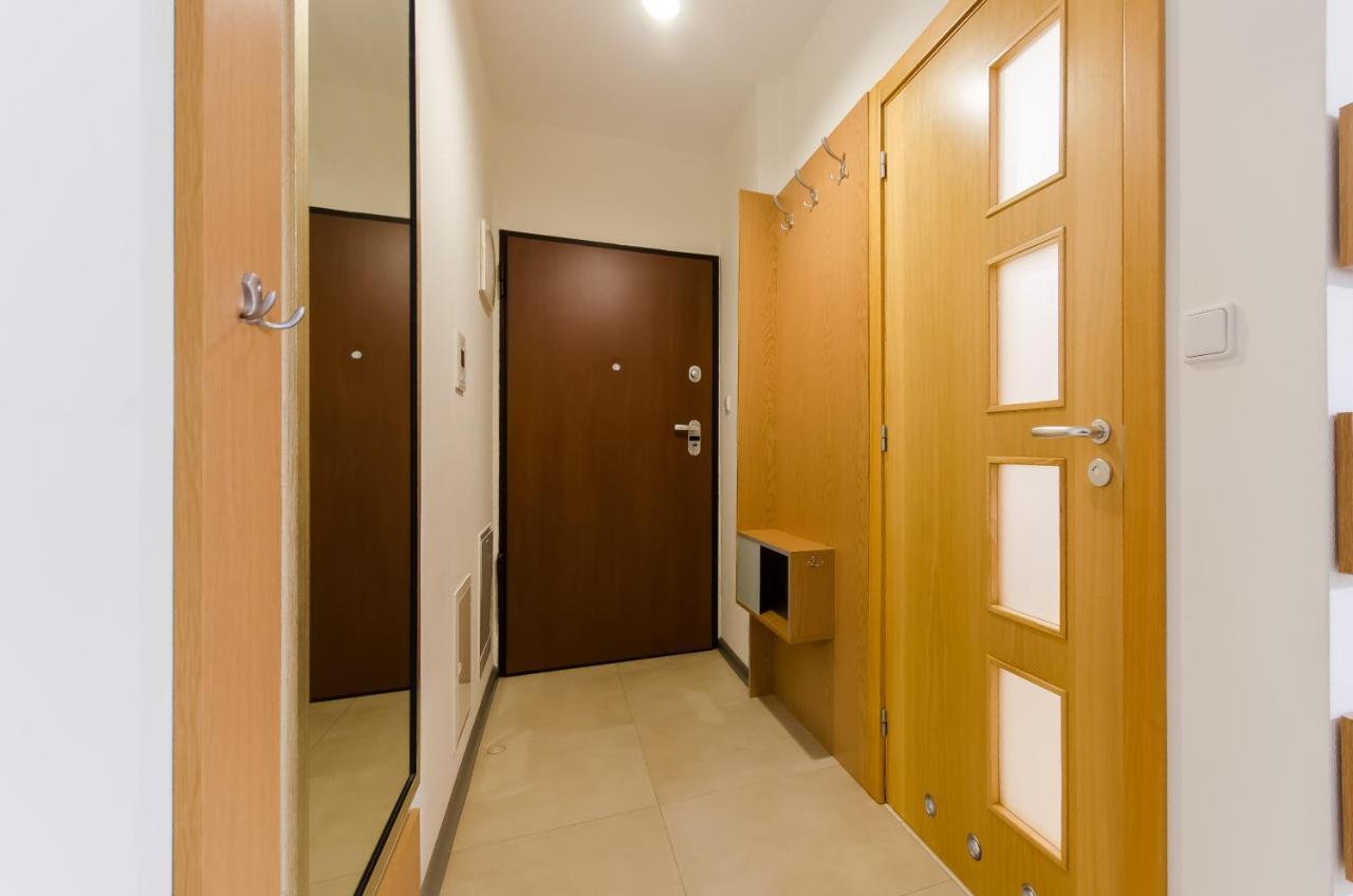 Family Apartments - Private Parking Cracóvia Exterior foto